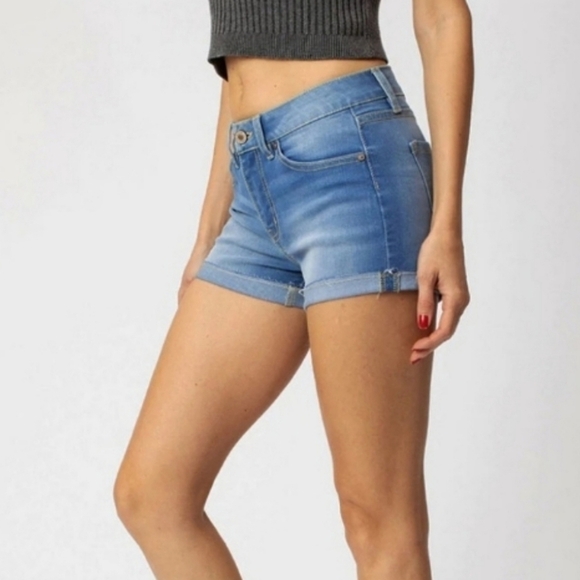 Kancan | Mid Rise Cuffed Jean Shorts Light Wash Stretchy Size 5 / 26 - Picture 1 of 4